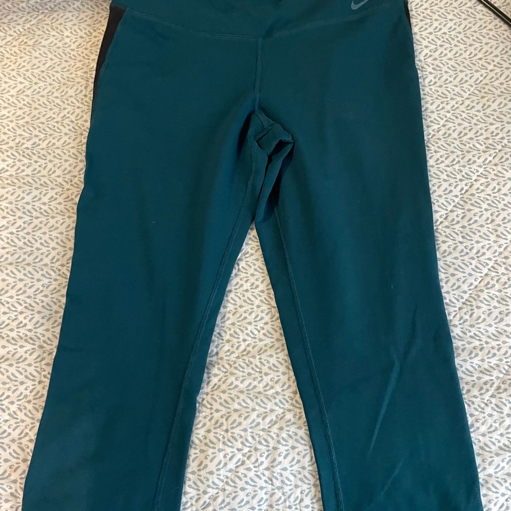 Women’s Nike crop tights